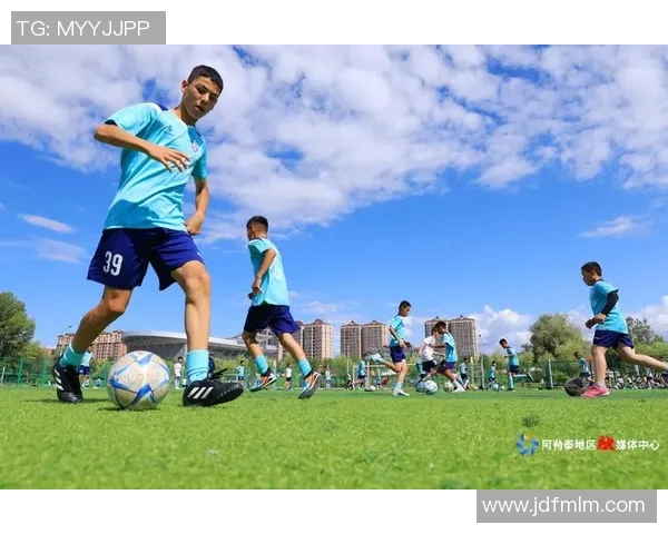 中国足球明星的崛起与成就探讨及其对足球发展的影响分析