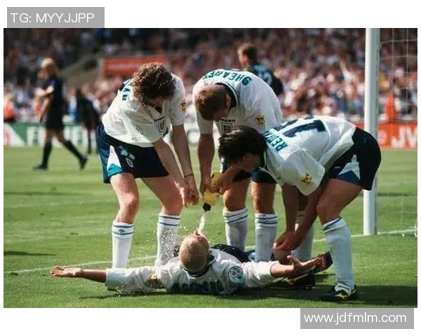 足球明星感人瞬间汇集暖心视频传递爱与希望