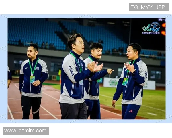 六千万个足球明星的梦想与奋斗：从草根到巅峰的传奇之路